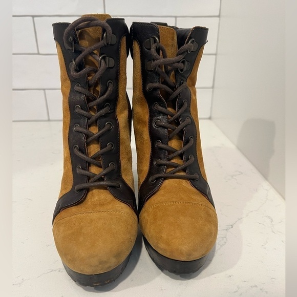 Veronica Beard Axel Lace Up Heeled Hiking Boot. Size 6 US / 36 EU. - Picture 9 of 13